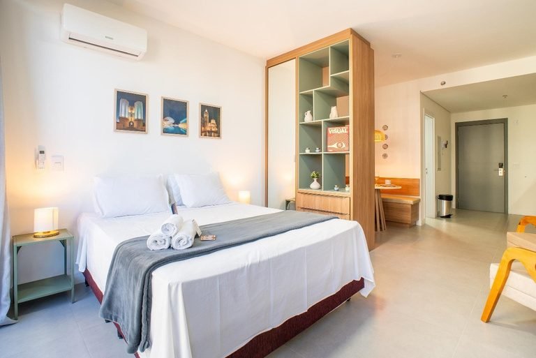 Estúdio Valência VT 513 — hospedagem mobiliada na Trindade, Florianópolis, com cama Queen, cozinha equipada e luz natural